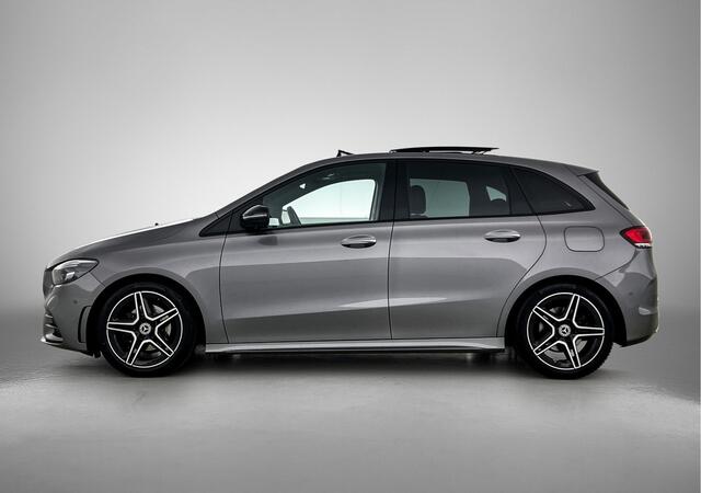 Mercedes-Benz B-KLASSE 200 AMG Nightpakket | Panoramadak | Sfeerverlichting | Keyless GO | Stoelverwarming | Parkeerpakket met Camera | Inclusief 24 maanden Mercedes-Benz Certified garantie voor Europa.