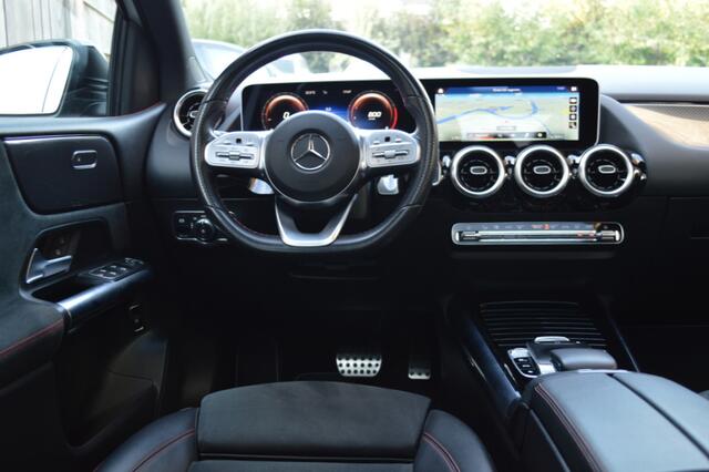 Mercedes-Benz B-KLASSE 180 AMG-Line Led Panorama Widescreen Camera CarPlay Augmented Pdc