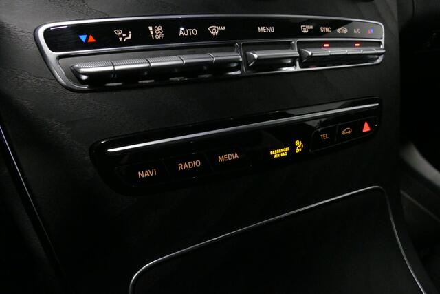 Mercedes-Benz C-KLASSE Estate 160 AMG Line / Panamericana Grill / Elektr. verstelbare voorstoelen / LED High Performance / Stoelverwarming / Elektr. achterklep / 19'' LMV / Night-Pakket / Spiegelpakket / Dynamic Select / Navigatie / Cruise Control / Regensensor / Virtual Cockpi