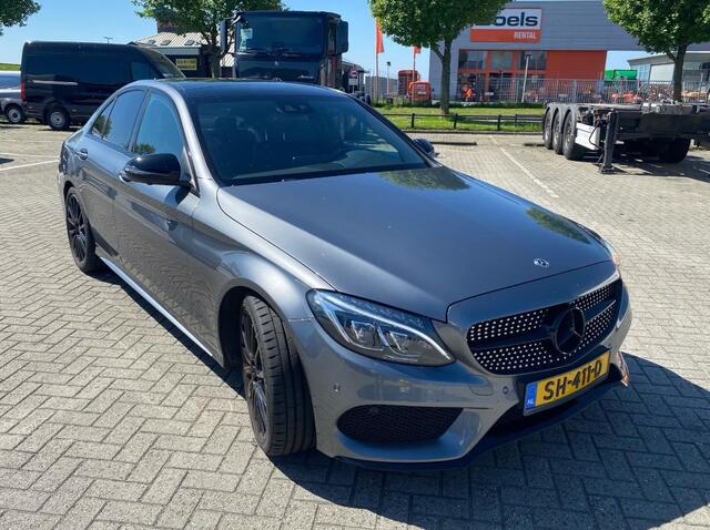 Mercedes-Benz C-KLASSE 180 Sport Edition Premium Plus / Panoramadak / 360Camera / Burmester / Leder / 19'' / Sfeerverlichting / Memory seats / Nightpakket / Navigatie / Dodehoek / Cruise Control