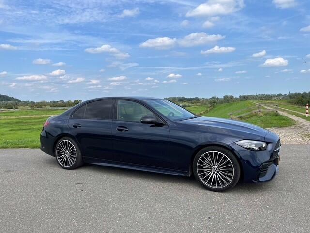 Mercedes-Benz C-KLASSE 200 Launch Edition AMG Line | Adaptive Cruise Control | LED | Achteruitrijcamera | Stoel verwarming |