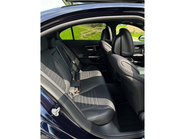 Mercedes-Benz C-KLASSE 200 Launch Edition AMG Line | Adaptive Cruise Control | LED | Achteruitrijcamera | Stoel verwarming |