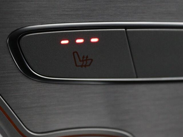 Mercedes-Benz C-KLASSE 300DE | AMG | LED | Automaat | Apple Carplay | Head-Up | Stoelverwarming | Navi | Achteruitrijcamera | Sfeerverlichting