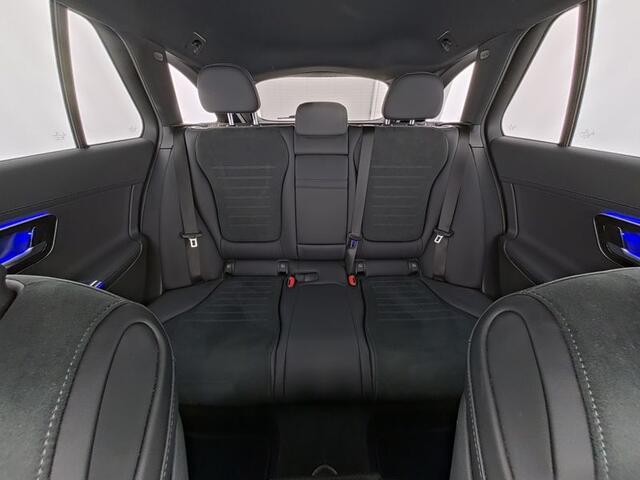 Mercedes-Benz C-KLASSE Estate 300 e AMG Plug-In Hybride | Edition AMG-Line | Night Pakket | Trekhaak | Panorama Schuif-Kanteldak | Digital Licht | DC Laden | Stuur en Stoelverwarming | Inclusief 24 maanden MB Certified garantie voor Europa.