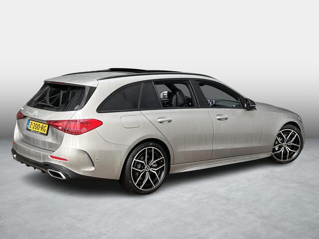 Mercedes-Benz C-KLASSE Estate 200 | Panoramadak | AMG Night | Zwart leer | Trekhaak | 360° Camera | Head-Up Display | Elektrisch Verstelbare Voorstoelen + Memory | Burmester 3D Surround Sound |
