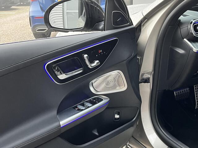 Mercedes-Benz C-KLASSE Estate 200 | Panoramadak | AMG Night | Zwart leer | Trekhaak | 360° Camera | Head-Up Display | Elektrisch Verstelbare Voorstoelen + Memory | Burmester 3D Surround Sound |