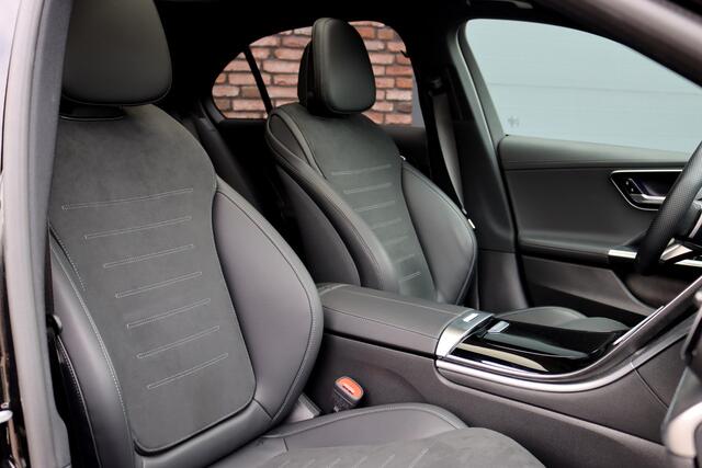 Mercedes-Benz C-KLASSE 300 e 4MATIC AMG Line Aut9 | Panoramadak | Distronic+ | Verwarmd Stuurwiel | Stoelverwarming Achter | Surround Camera | Nightpakket | High Perf. LED |