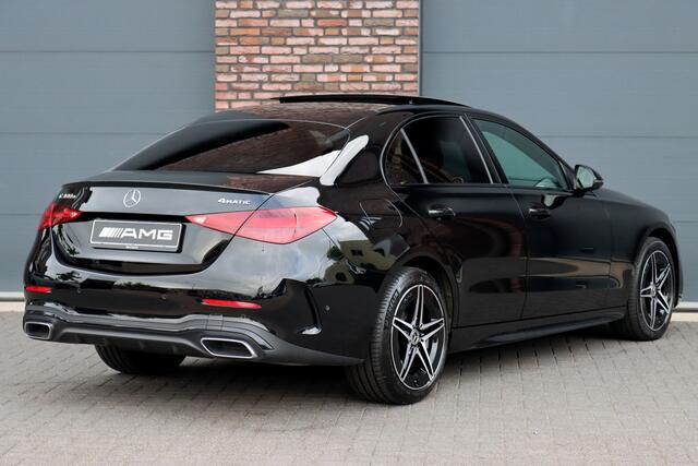 Mercedes-Benz C-KLASSE 300 e 4MATIC AMG Line Aut9 | Panoramadak | Distronic+ | Verwarmd Stuurwiel | Stoelverwarming Achter | Surround Camera | Nightpakket | High Perf. LED |