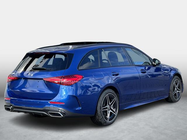 Mercedes-Benz C-KLASSE Estate 300 e Business Solution AMG | Night Pakket | Panoramadak | Trekhaak | 360° Camera | DISTRONIC Afstandsassistent | Dodehoekassistent | Sierdelen Lindehout Antraciet | Elektrisch Verstelbare Stoelen + Memory | Apple CarPlay | Android Auto