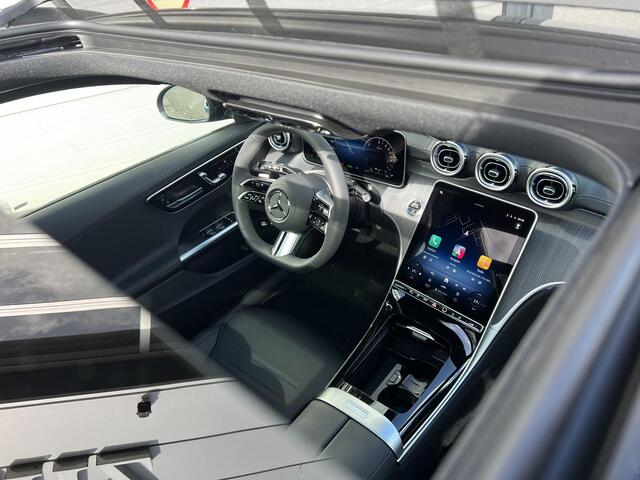 Mercedes-Benz C-KLASSE Estate 300 e Business Solution AMG | Night Pakket | Panoramadak | Trekhaak | 360° Camera | DISTRONIC Afstandsassistent | Dodehoekassistent | Sierdelen Lindehout Antraciet | Elektrisch Verstelbare Stoelen + Memory | Apple CarPlay | Android Auto