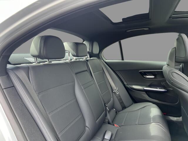 Mercedes-Benz C-KLASSE 180 Star Edition Luxury LIMITED | Panoramadak | DISTRONIC Afstandsassistent | Elektrisch Verstelbare Stoelen + Memory | Dodehoekassistent | Apple CarPlay | Android Auto | Sfeerverlichting | Stoelverwarming | Elektrisch Inklapbare Buitenspiegels