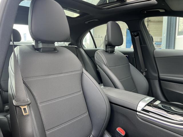 Mercedes-Benz C-KLASSE 180 Star Edition Luxury LIMITED | Panoramadak | DISTRONIC Afstandsassistent | Elektrisch Verstelbare Stoelen + Memory | Dodehoekassistent | Apple CarPlay | Android Auto | Sfeerverlichting | Stoelverwarming | Elektrisch Inklapbare Buitenspiegels