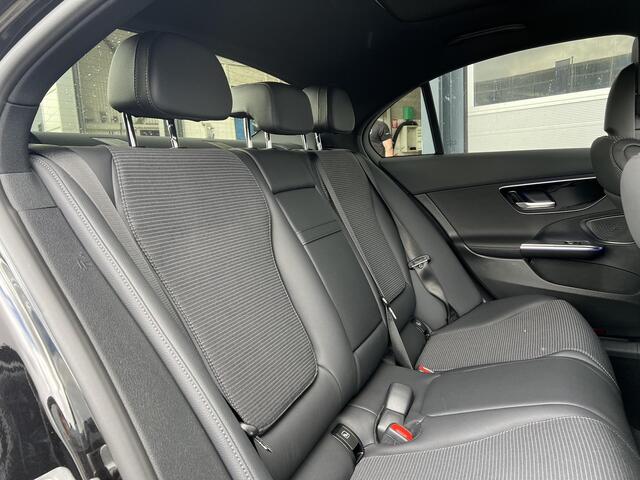 Mercedes-Benz C-KLASSE 180 Star Edition Luxury LIMITED | Panoramadak | Trekhaak | Elektrisch Verstelbare Stoelen + Memory | Donkergetint Glas Achter | Dodehoekassistent | Apple CarPlay | Android Auto | Sfeerverlichting | Stoelverwarming