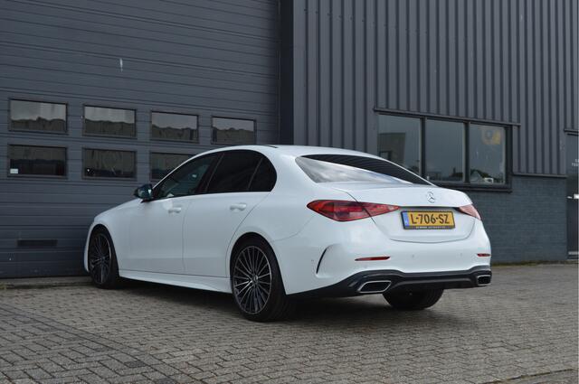 Mercedes-Benz C-KLASSE 180 AMG Line | ORG. NL | CAMERA | SFEERVERLICHTING |