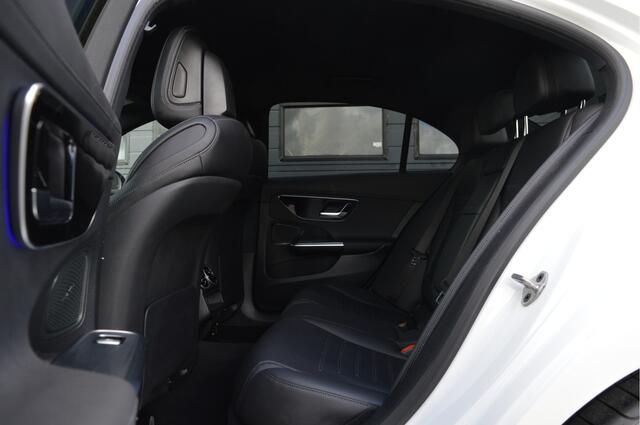 Mercedes-Benz C-KLASSE 180 AMG Line | ORG. NL | CAMERA | SFEERVERLICHTING |