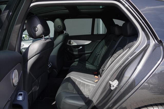 Mercedes-Benz C-KLASSE Estate C180 | 156Pk Aut. | AMG-Line | Night Pakket | Panoramadak | Achteruitrijcamera | Trekhaak | 19''