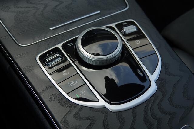 Mercedes-Benz C-KLASSE Estate C180 | 156Pk Aut. | AMG-Line | Night Pakket | Panoramadak | Achteruitrijcamera | Trekhaak | 19''