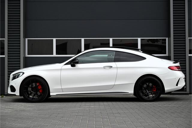 Mercedes-Benz C-KLASSE Coupé 250 AMG / PANO / NIGHT / LEDER / BURMESTER / 360 CAMERA / LED / SFEER / C63 PAKKET
