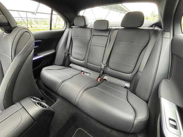 Mercedes-Benz C-KLASSE 180 Luxury Line | Panoramadak | Apple Carplay/Android Auto | Memory stoelen | Sfeerverlichting | Stoelverwarming | Parkeercamera |