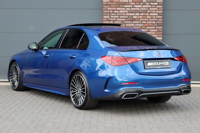 Mercedes-Benz C-KLASSE 180 AMG Line Aut9 | Panoramadak | Sfeerverlichting | Nightpakket | Camera | Dodehoekassistent | Apple Carplay/Android Auto | Zitcomfortpakket |