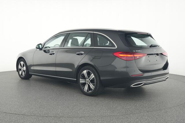 Mercedes-Benz C-KLASSE Estate 300 e Plug-In Hybride Panorama Schuif-Kanteldak | Trekhaak | Keyless-Go | Distronic | Easy-Pack Achterklep | Ledkoplampen. Inclusief 24 maanden MB Certified garantie voor Europa.