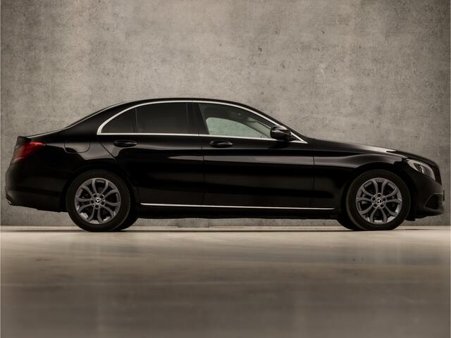 Mercedes-Benz C-KLASSE 180 Sport 157Pk Automaat (NAVIGATIE, CAMERA, LEDER, GETINT GLAS, STOELVERWARMING, SPORTSTOELEN, PARKEERSENSOREN, LED KOPLAMPEN, TREKHAAK WEGKLAPBAAR, NIEUWSTAAT)
