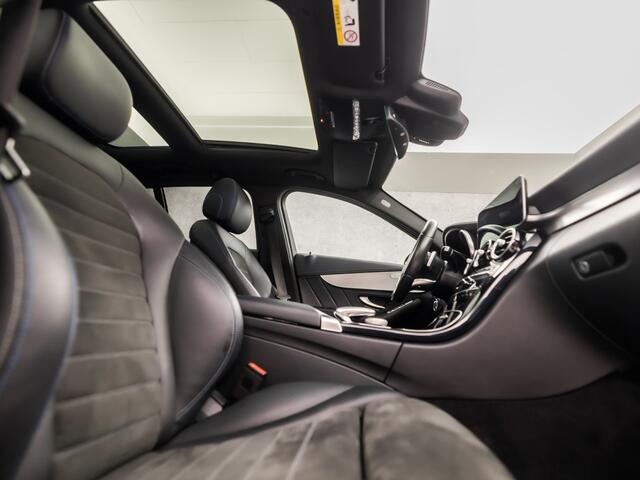 Mercedes-Benz C-KLASSE Estate 300 e Business Solution AMG 320Pk Automaat (PANORAMADAK, APPLE CARPLAY, SFEERVERLICHTING, CAMERA, LEDER/ALCANTARA, SPORTSTOELEN, GETINT GLAS, ELEK ACHTERKLEP, CRUISE, NIEUWSTAAT)