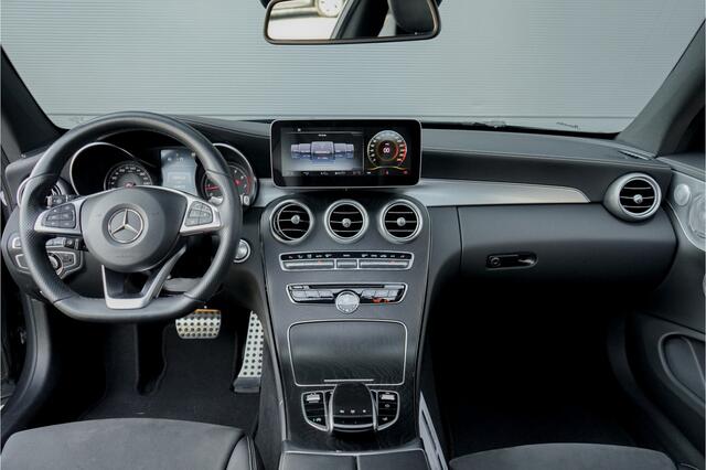 Mercedes-Benz C-KLASSE Coupé 300 AMG Pano Burmester Distronic 19"