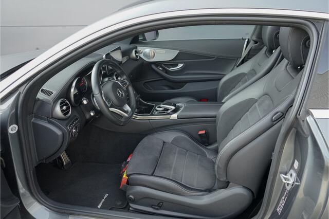Mercedes-Benz C-KLASSE Coupé 300 AMG Pano Burmester Distronic 19"
