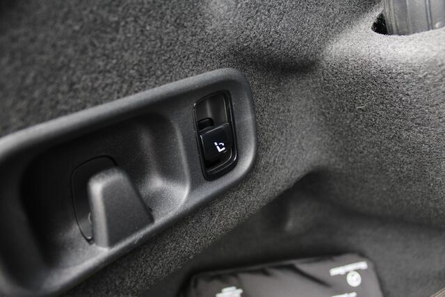 Mercedes-Benz C-KLASSE 180 AMG | pano | memory | distr | 360 camera | Pano | Memory | Distr