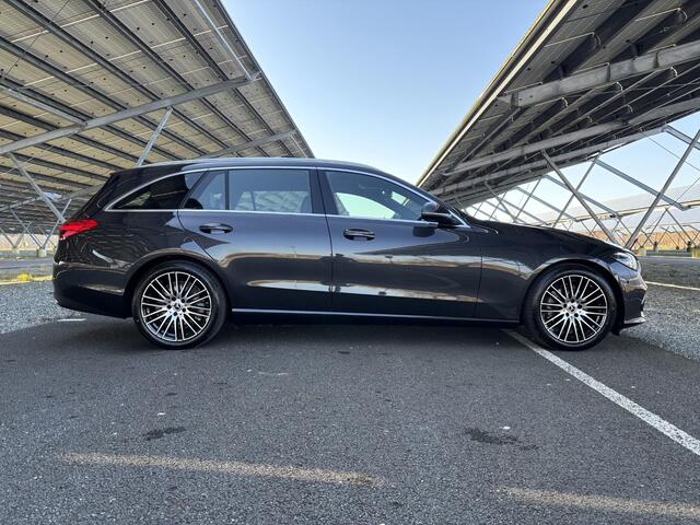 Mercedes-Benz C-KLASSE 180 Luxury Line | Panoramadak | Apple Car Play | LED | Stoelverwarming | 18" lichtmetalen velgen |