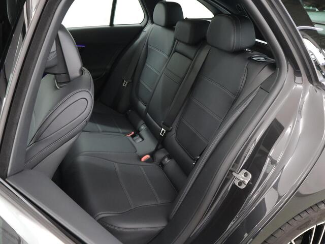 Mercedes-Benz C-KLASSE 180 Luxury Line | Panoramadak | Apple Car Play | LED | Stoelverwarming | 18" lichtmetalen velgen |