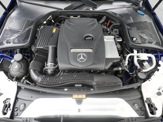 Mercedes-Benz C-KLASSE 180 AMG 180 AMG // Panoramadak // MultiBeam LED // Nightpakket // Digitaal Dashbord // Carplay // Sfeerverlichting