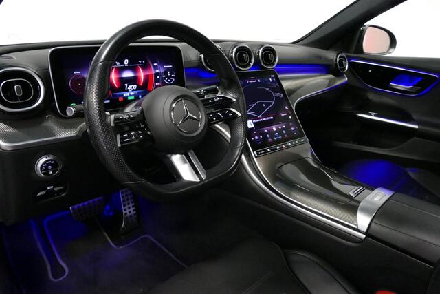 Mercedes-Benz C-KLASSE 200 Launch Edition AMG Line / Orig. Nederlands / C63S AMG Diffuser / Panamericana Grill / Panoramadak / Carbon inleg / Apple Carplay - Android Auto / Ambienteverlichting / Stoelverwarming / 19'' LMV / Cruise Control / Achteruitrijcamera / Widescreen