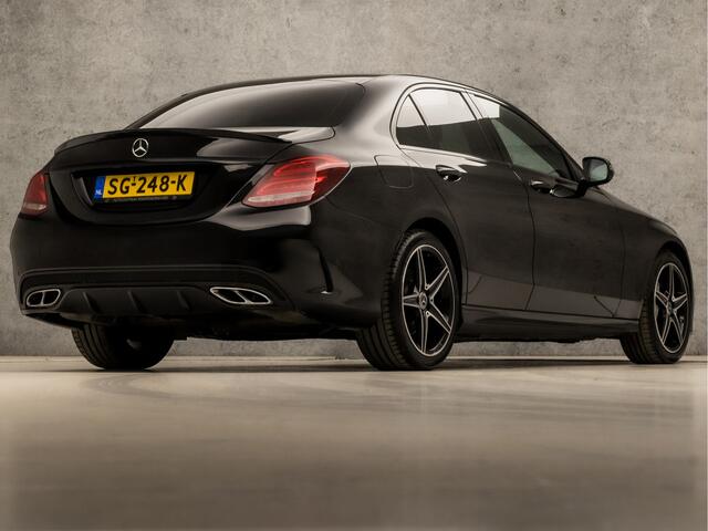 Mercedes-Benz C-KLASSE 180 AMG Sport 157Pk Automaat (APPLE CARPLAY, NAVIGATIE, LEDER, CAMERA, BURMESTER, STOELVERWARMING, GETINT GLAS, ELEK SPORTSTOELEN, TREKHAAK, ZWART HEMEL, KEYLESS, NIEUWSTAAT)