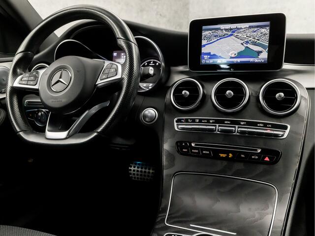 Mercedes-Benz C-KLASSE 180 AMG Sport 157Pk Automaat (APPLE CARPLAY, NAVIGATIE, LEDER, CAMERA, BURMESTER, STOELVERWARMING, GETINT GLAS, ELEK SPORTSTOELEN, TREKHAAK, ZWART HEMEL, KEYLESS, NIEUWSTAAT)