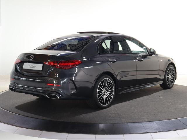 Mercedes-Benz C-KLASSE 300e Business Solution AMG | Panoramaschuifdak | Nightpakket | 360°-camera | DIGITAL LIGHT | 19" multispaaks AMG velgen |