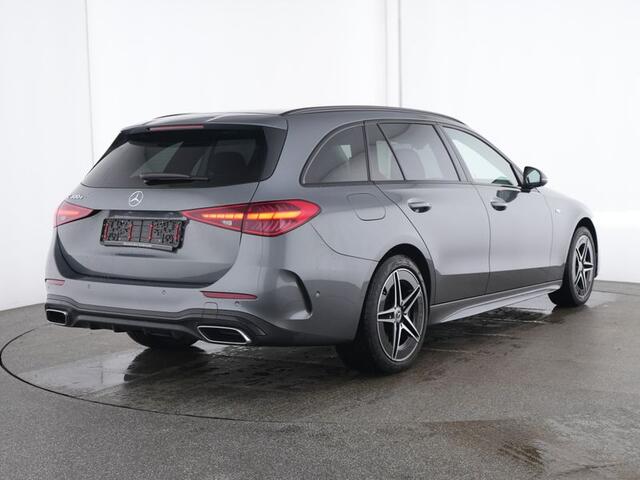 Mercedes-Benz C-KLASSE Estate 300 e AMG Plug-In Hybride AMG Line | Night Pakket | Trekhaak | Panorama Schuif-Kanteldak | Dodehoek Assist. Inclusief 24 maanden MB Certified garantie voor Europa.