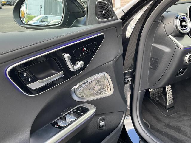 Mercedes-Benz C-KLASSE Estate 180 Star Edition AMG | Night Pakket | Panoramadak | Burmester 3D Surround Sound | Elektrisch Verstelbare Stoelen + Memory | Dodehoekassistent | Apple CarPlay | Android Auto | Sfeerverlichting | Stoelverwarming | Achteruitrijcamera