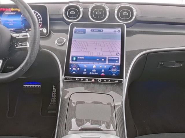 Mercedes-Benz C-KLASSE 300 e AMG Plug-In Hybride AMG Line | Night Pakket | Achteruitrijcamera | Dodehoek Assist | AMG Spoiler | Stuur en Stoelverwarming. Inclusief 24 maanden Mercedes-Benz Certified garantie voor Europa.