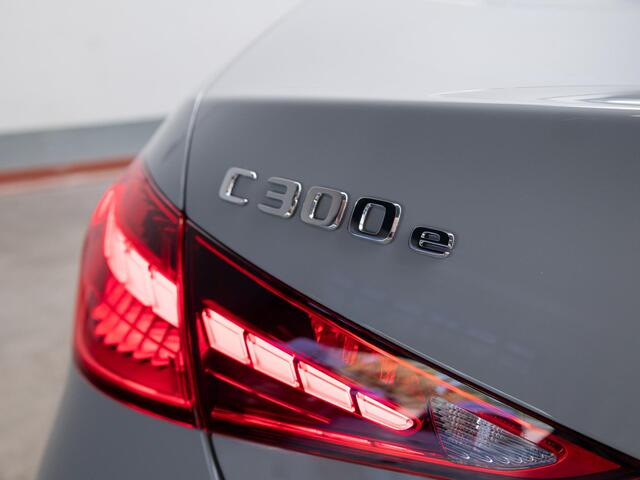 Mercedes-Benz C-KLASSE 300 e Business Solution AMG Premium PLUS | Panorama dak | Trekhaak