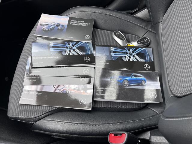 Mercedes-Benz C-KLASSE Estate 300 e Luxury Line Automaat 9 traps / Elektrische trekhaak 1.800 kg / EAER bereik 111 km / Avantgarde Interieur / Elektr. klep / Adapt. CC / Navigatie groot scherm / Winterwielenset /