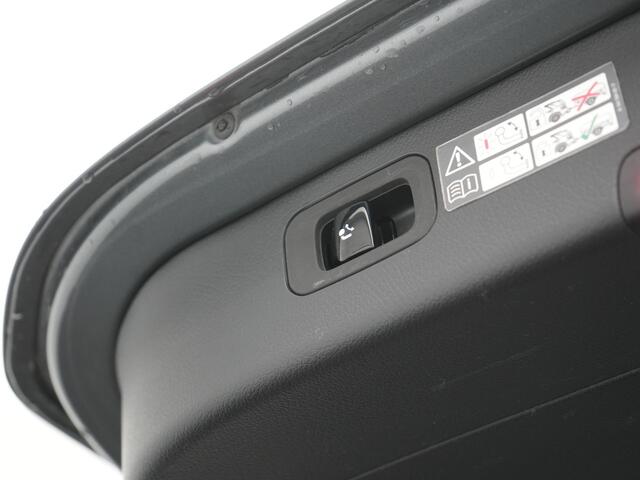 Mercedes-Benz C-KLASSE Estate 300 e Avantgarde NIEUW MODEL Plug In Hybrid 313pk Dealer O.H. PHEV | Trekhaak Af Fabriek | Adaptive Cruise | Camera | Sportstoelen Memory & Verwarmd | Sfeerverlichting | Apple Carplay | Navigatie | Keyless | Blis | Virtual | Stuur Verwarmd | DAB |