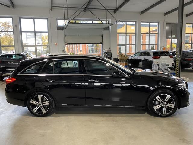 Mercedes-Benz C-KLASSE Estate 300e T AVANTGARDE ** LED, MBUX+, PANORAMA, TREKH, WINTER- & SPIEGEL-PACK, KEYLESS ** 1e EIG - UNFALLFREI ** ** INFORMEER OOK NAAR ONZE AANTREKKELIJKE FINANCIAL-LEASE TARIEVEN **