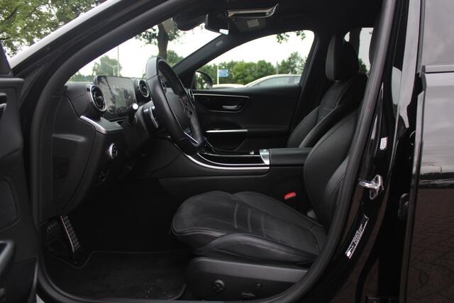 Mercedes-Benz C-KLASSE 180 AMG Line / Camera / Leder&Alcantara / 18'' / Navigatie / DAB / Dodehoek / Stoelverwarming / Cruise Control