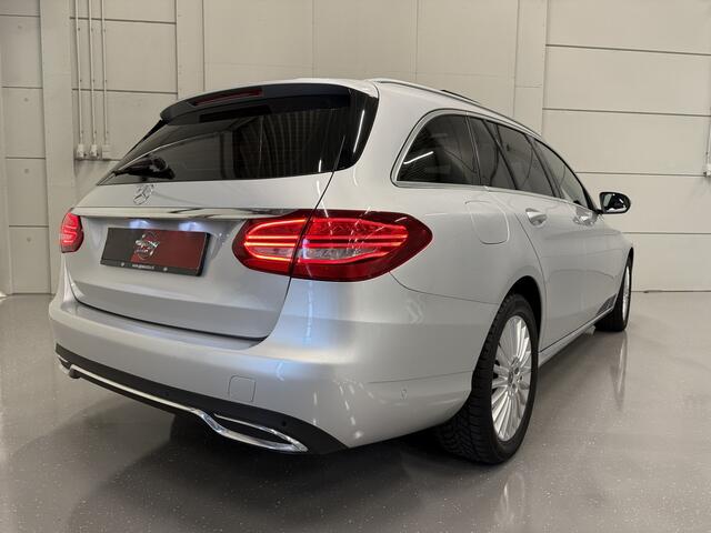 Mercedes-Benz C-KLASSE Estate 180 Exclusive 30.721km/PANO/LED/CAMERA/AMBIENT/SPORTSTOELEN H.LEER/DODE-HOEK/17"/PARKTRONIC/PRIVACY/IRIDIUMSILBER/UNIEKE AUTO/1E EIGENAAR