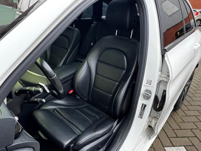 Mercedes-Benz C-KLASSE Estate 250 Prestige AMG Automaat / Panoramadak / Leder Sport Int / Night Pakket / AMG Velg / Afn Trekhaak / Park Sensors / Camera / F1 Schakel / Als Nieuw!