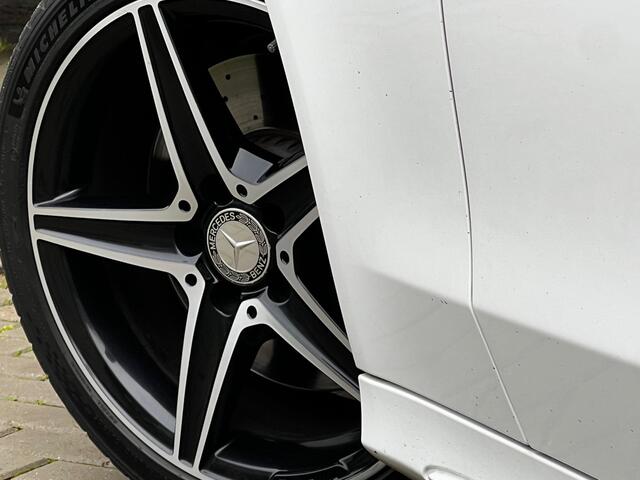 Mercedes-Benz C-KLASSE Estate 250 Prestige AMG Automaat / Panoramadak / Leder Sport Int / Night Pakket / AMG Velg / Afn Trekhaak / Park Sensors / Camera / F1 Schakel / Als Nieuw!