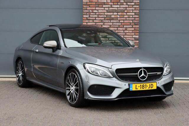 Mercedes-Benz C-KLASSE Coupé AMG 43 4MATIC | Panoramadak | Carbon | Burmester | Memory | AMG Performance Stuurwiel | Surround Camera | Schakelbaar Uitlaatsysteem | Spoorassistent | Dodehoekassistent |