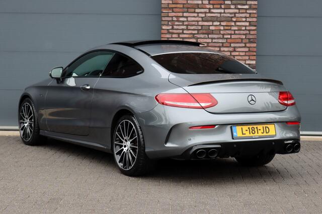 Mercedes-Benz C-KLASSE Coupé AMG 43 4MATIC | Panoramadak | Carbon | Burmester | Memory | AMG Performance Stuurwiel | Surround Camera | Schakelbaar Uitlaatsysteem | Spoorassistent | Dodehoekassistent |